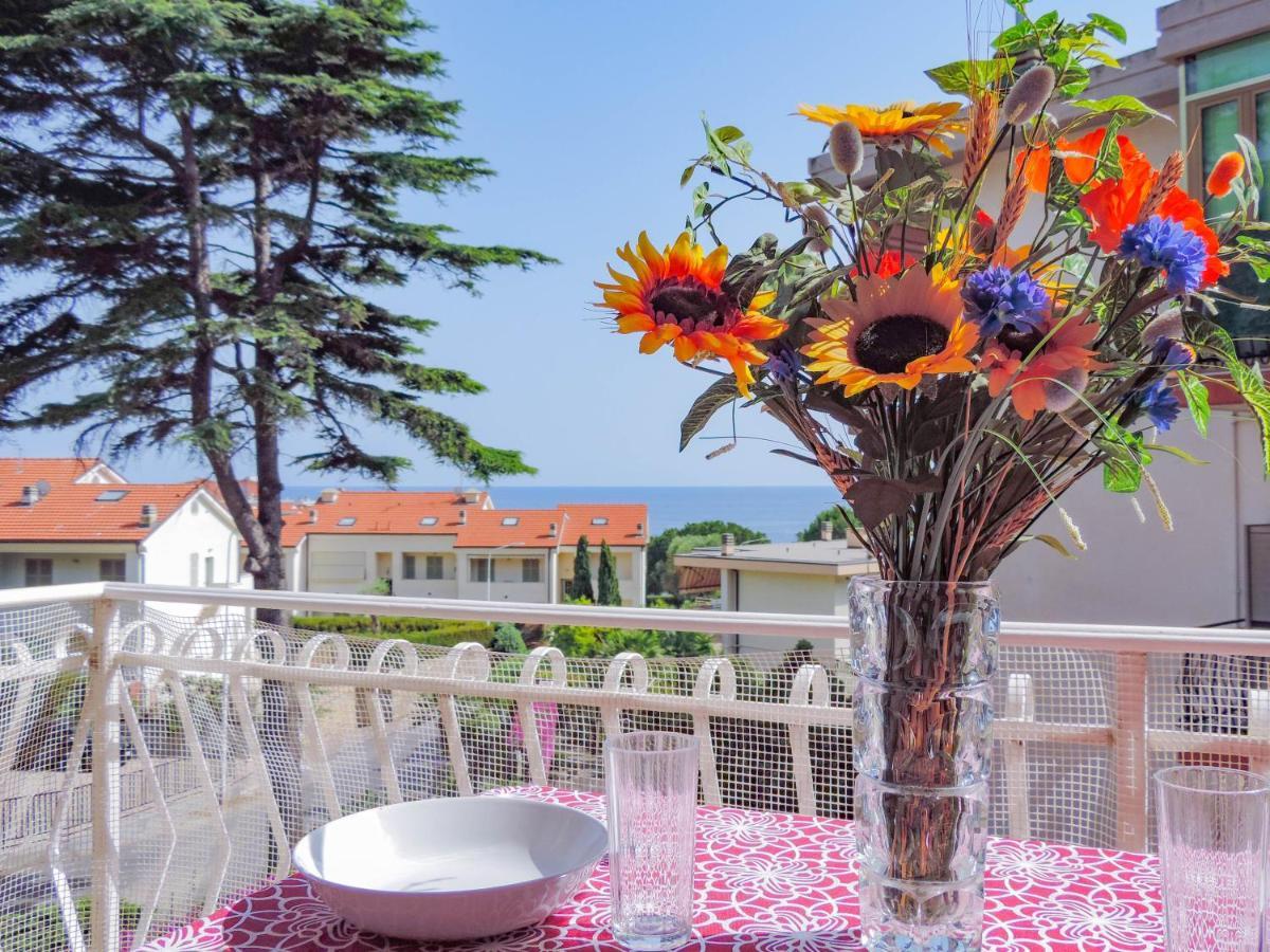 H11 Terrazzo Al Mare - Riva Ligure - Spiagge Apartman Kültér fotó