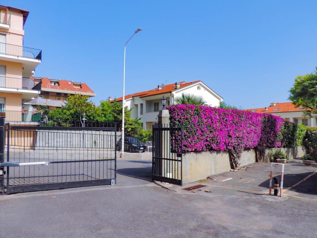 H11 Terrazzo Al Mare - Riva Ligure - Spiagge Apartman Kültér fotó