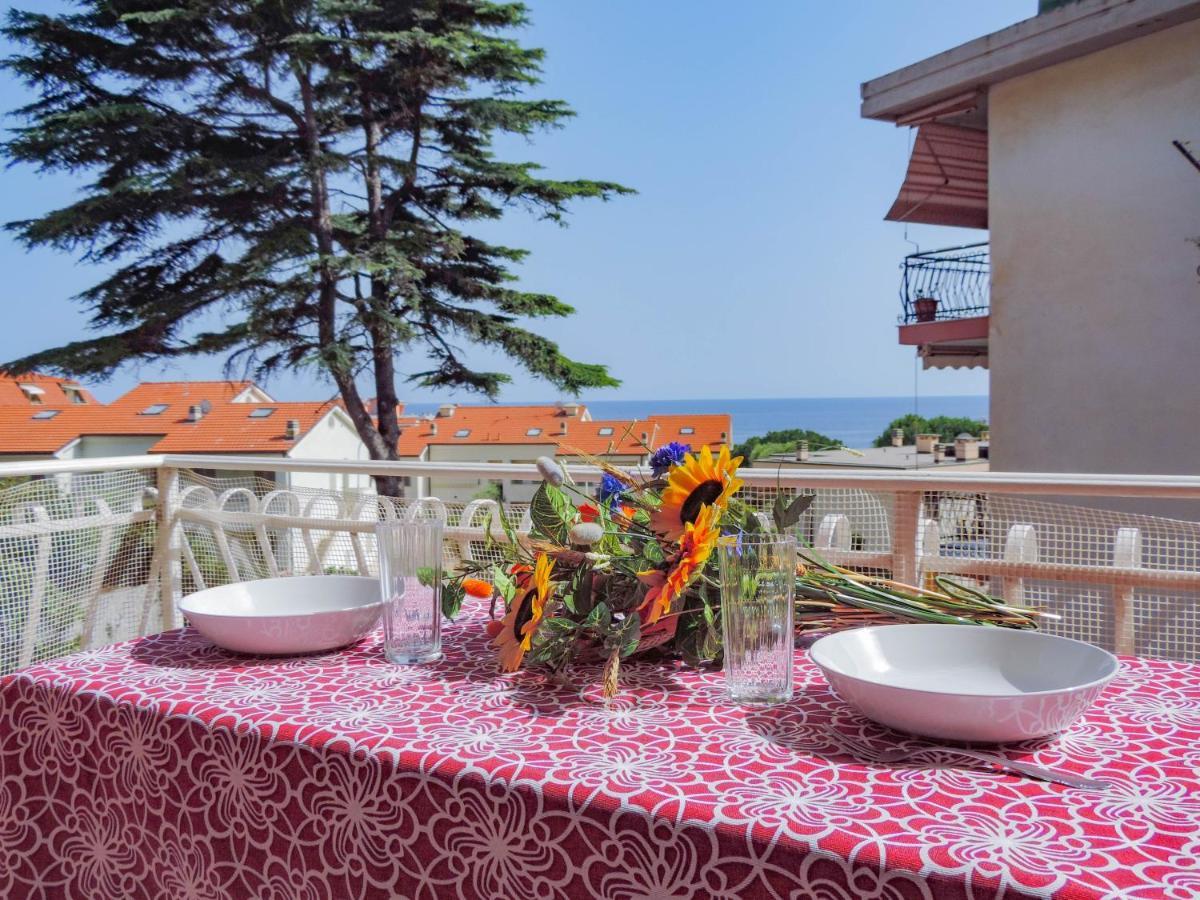 H11 Terrazzo Al Mare - Riva Ligure - Spiagge Apartman Kültér fotó